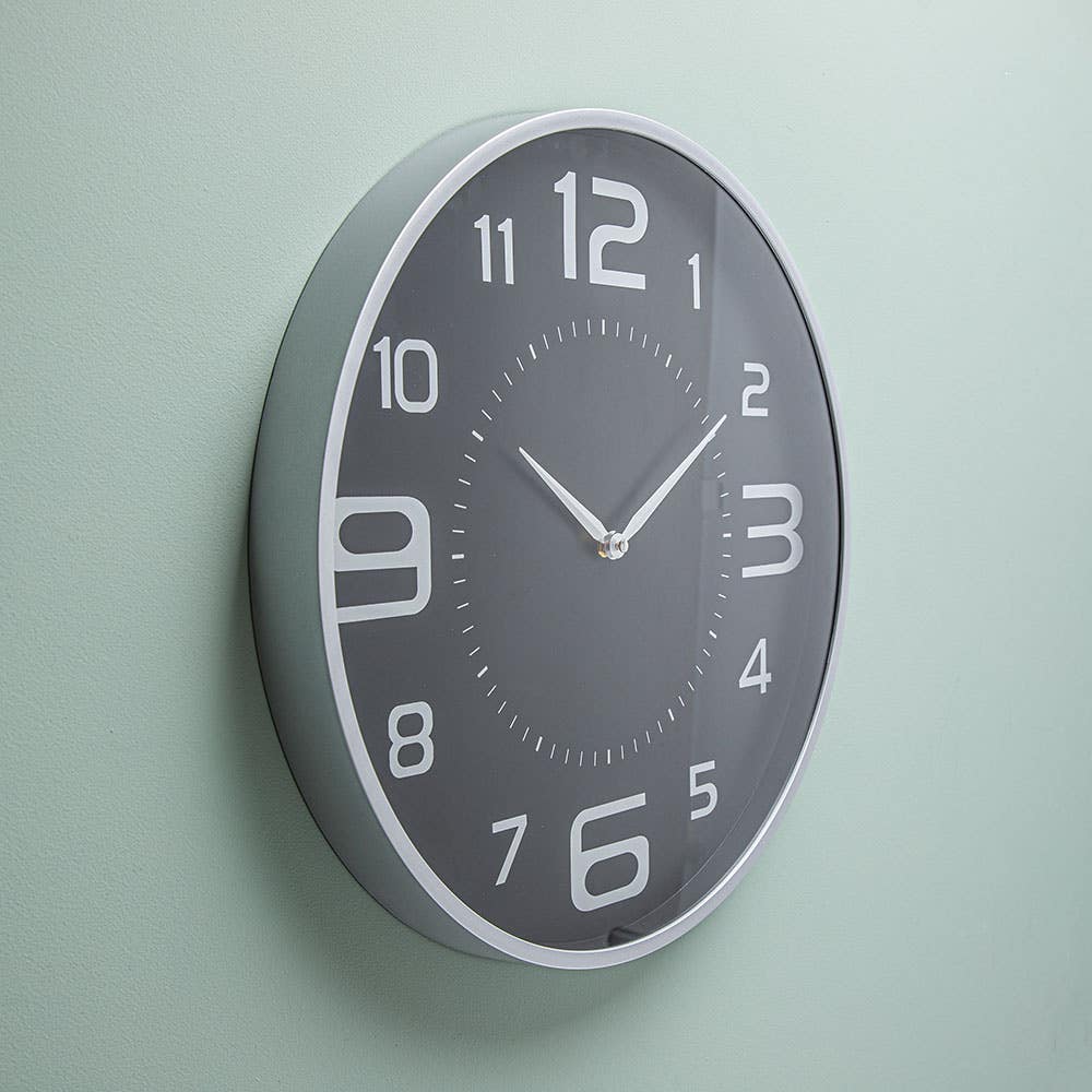Kiera Grace Decorative 'Austin' Wall Clock 18" (Silver/Black)
