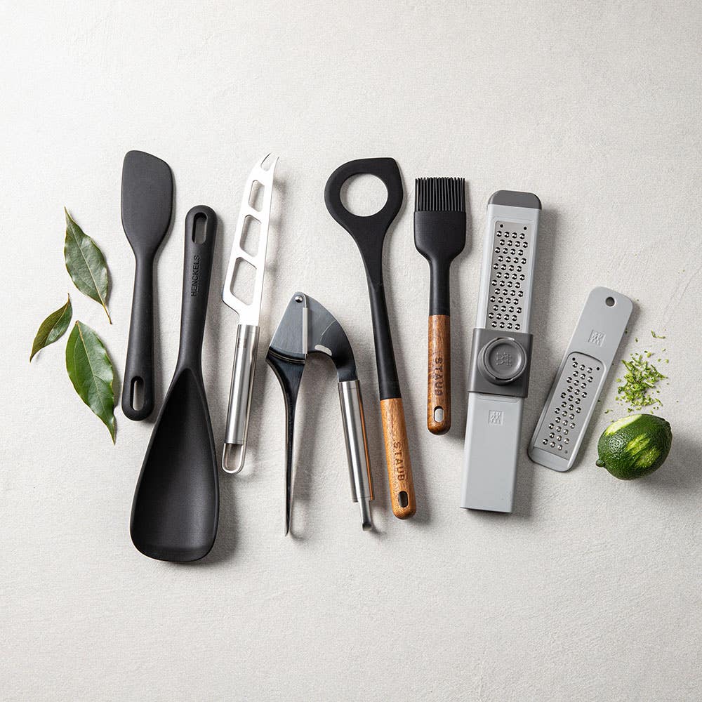 Staub Prep Simple Silicone Tongs (Black)
