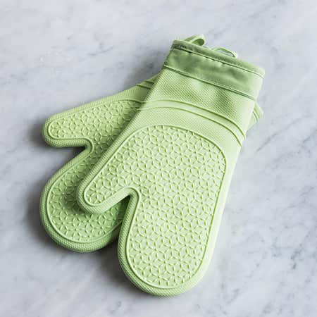 93653 KSP Luxe Lined Silicone Oven Mitt   Set of 2  Green